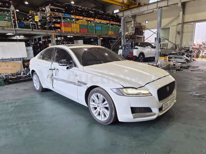 2018 Jaguar XF X260