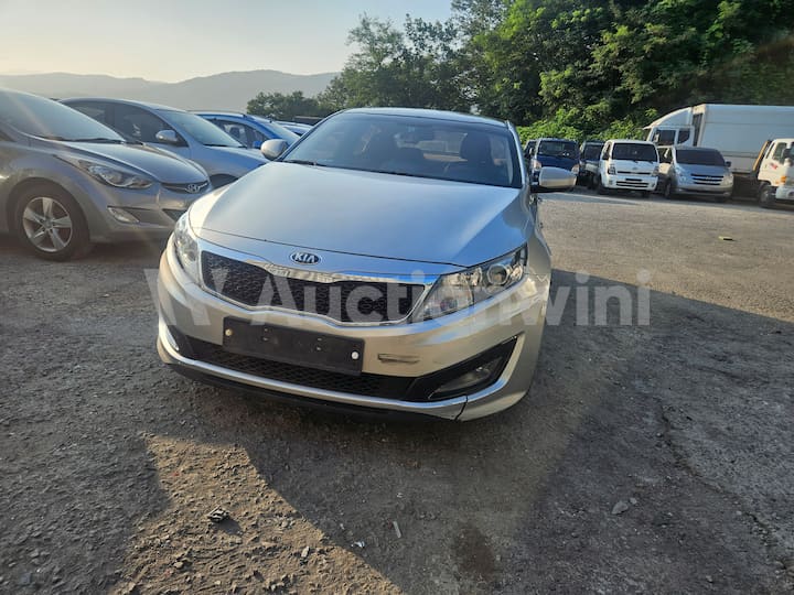 2011 Kia K5 — VIN KNAGN415BBA090181