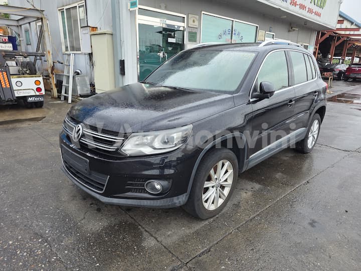 2015 Volkswagen New Tiguan — VIN WVGZZZ5NZFW601571