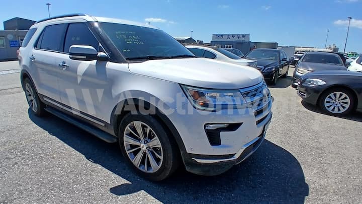 2018 Ford Explorer — VIN 1FM5K8FH8JGA93902