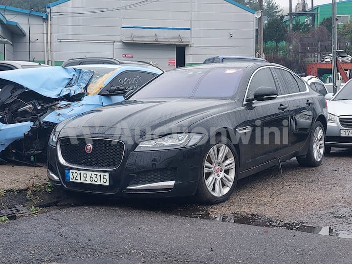 2017 Jaguar XF — VIN SAJBA4BNXHCY93525