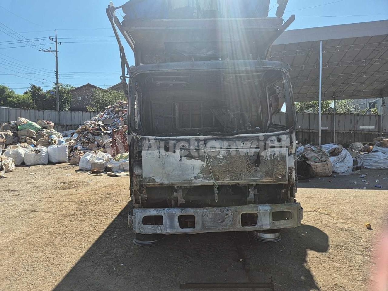 2014 Hyundai Mega Truck — VIN KMFLA18KPEC078831