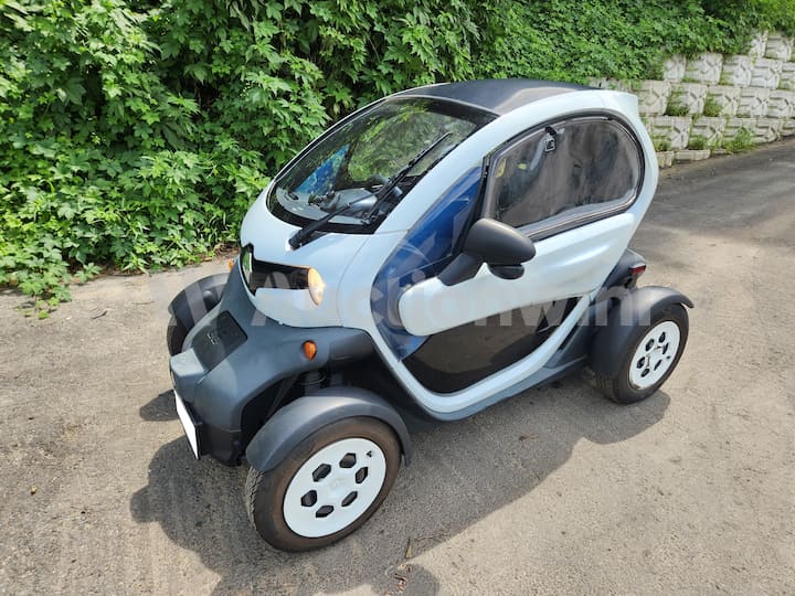 2020 Renault Twizy — VIN KNMJ2Z2ZMLP000908
