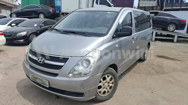 2013 Hyundai Grand Starex
