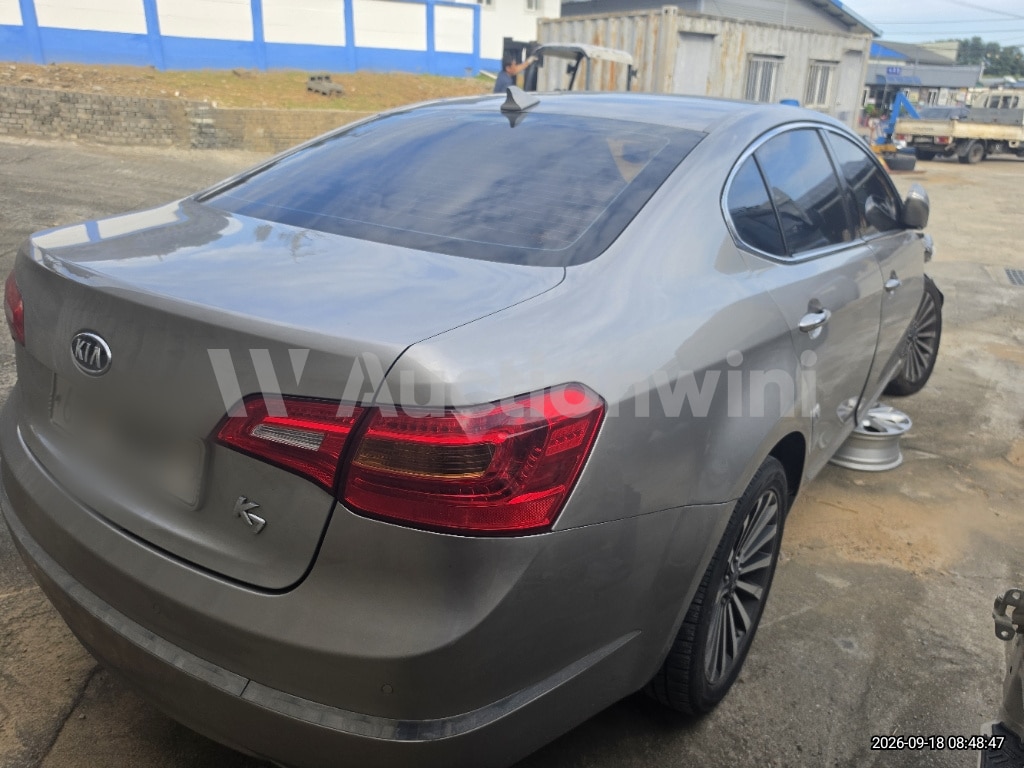 2010 Kia K7 — VIN KNALN412BAA001668