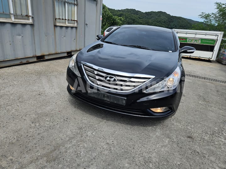 2010 Hyundai YF Sonata — VIN KMHEC41DBAA091744