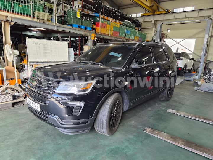 2018 Ford Explorer — VIN 1FM5K8F83JGA09937