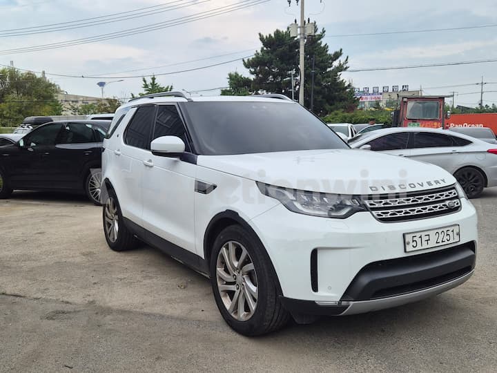 2017 Land Rover Discovery 5 — VIN SALRA2BK9HA037237