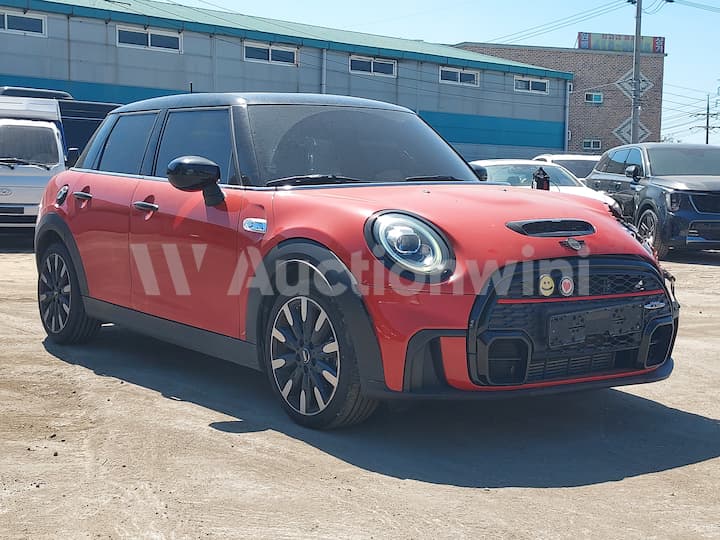 2021 Mini Cooper — VIN WMWXV9101M2N76870