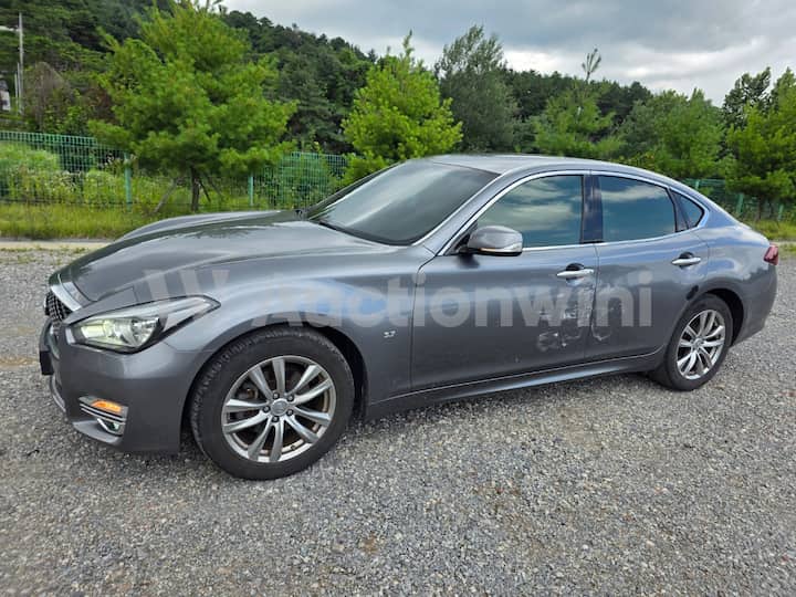 2016 Infiniti Q70