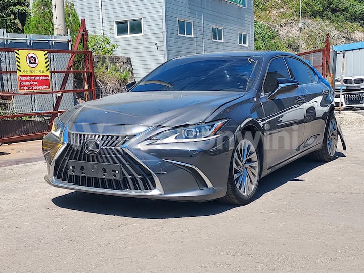2024 Lexus ES300h 7th Gen — VIN JTHBA1C13R2021151