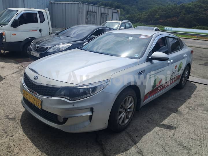 2017 Kia K5 — VIN KNAGU416AHA137886