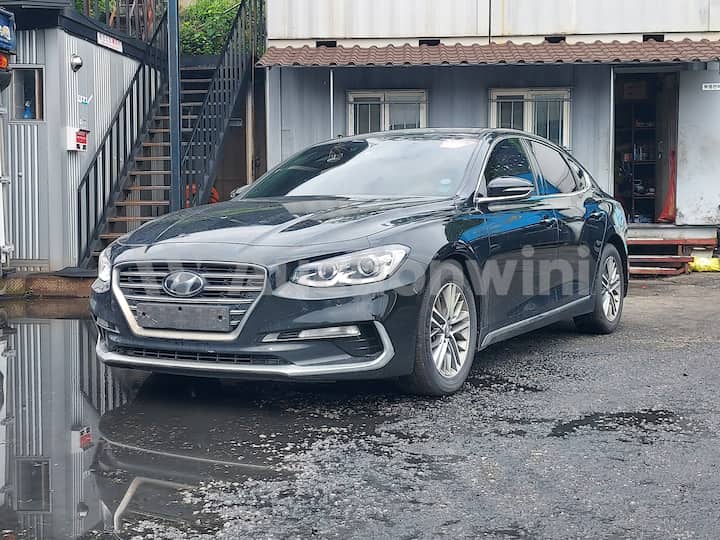 2018 Hyundai Grandeur IG — VIN KMHF141CBJA132826