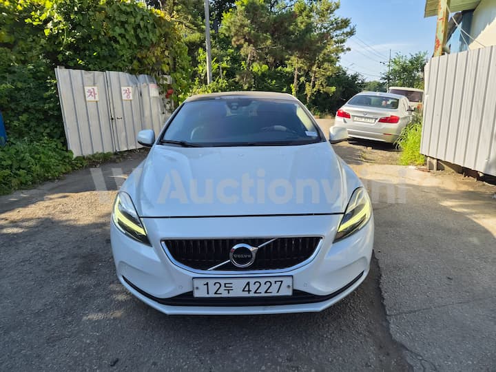 2017 Volvo V40