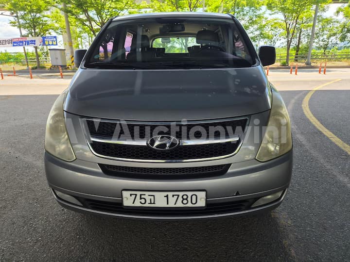 2013 Hyundai Grand Starex — VIN KMJWA37KBDU508549