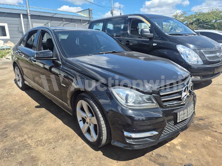 2014 Mercedes Benz C Class — VIN WDDGF4JB2EA890674