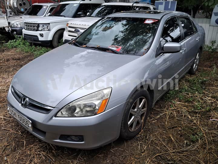 2007 Honda Accord — VIN JHMCM56707C200066