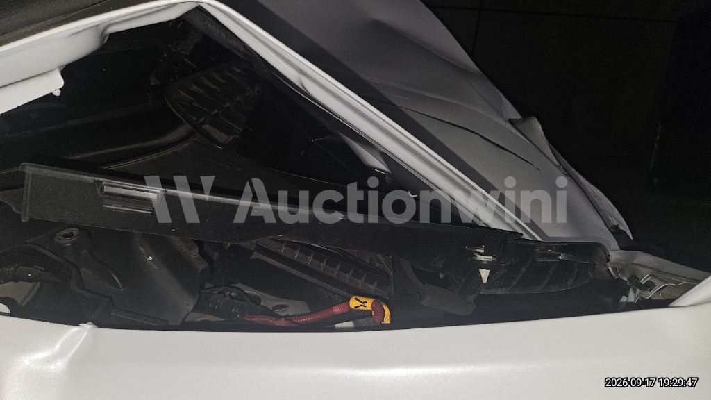 2024 Tesla Model Y — VIN LRWYGCFS8RC808713