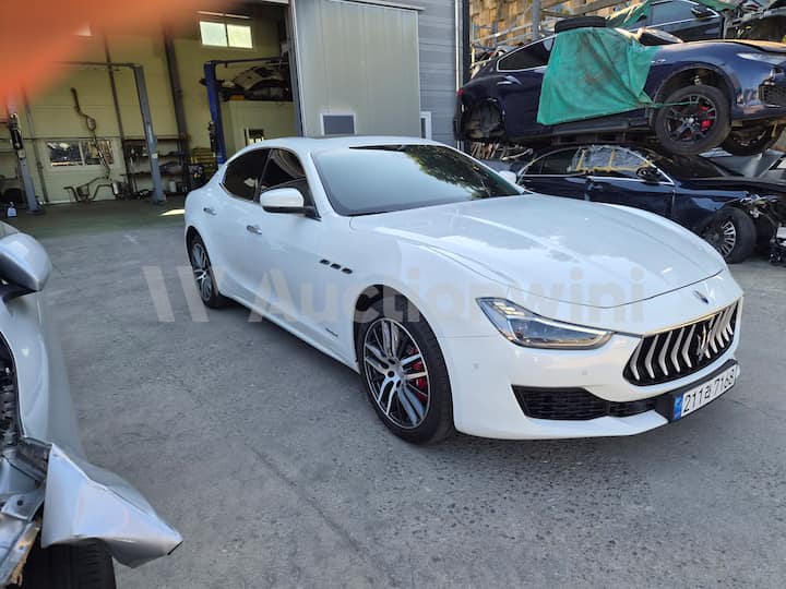 2018 Maserati Ghibli — VIN ZAM57XSG0J1277209