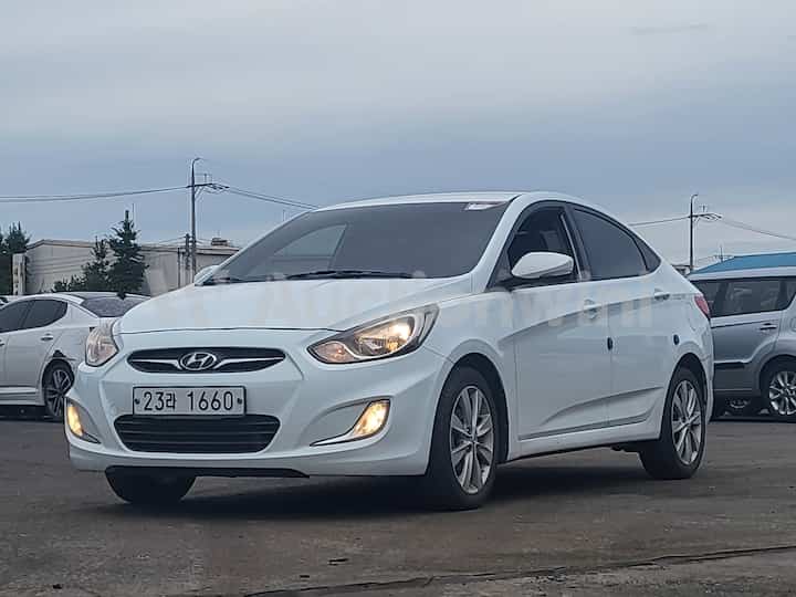 2013 Hyundai Accent(New) — VIN KMHCT41UBDU445886